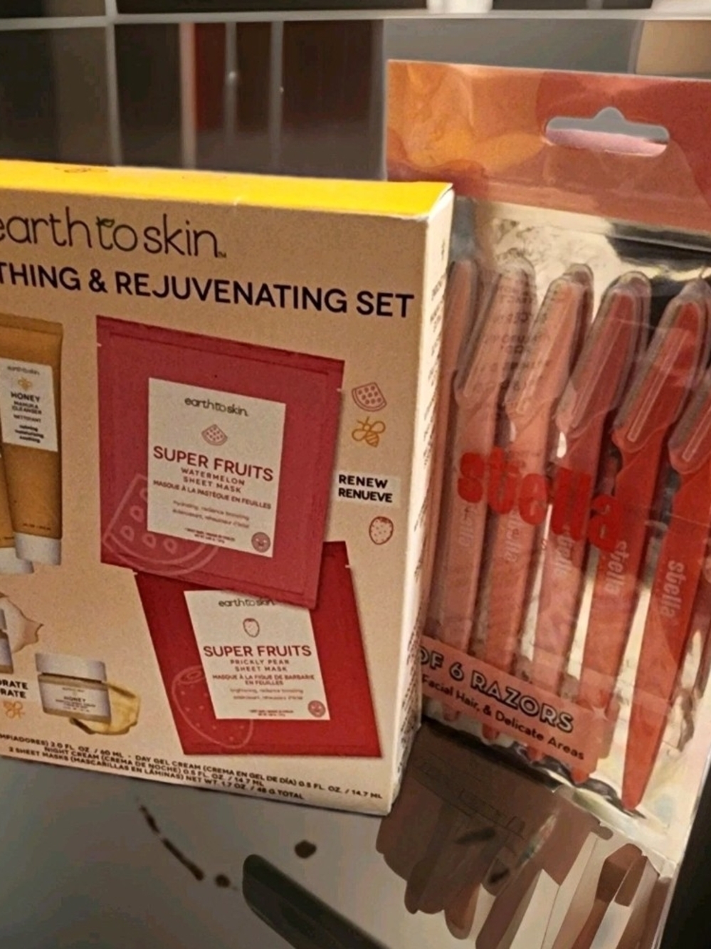 Earth to Skin Honey Soothing & Rejuvenating Face Set & Eyebrow Razors